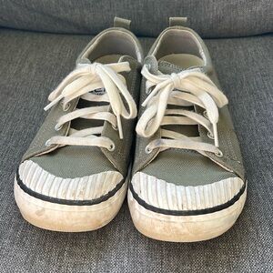 Keen Olive Green canvas sneakers with shell toe! Women’s Size 8.